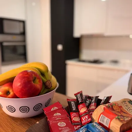 Luxurious 4bdr Retreat With Cozy Fireplace 别墅