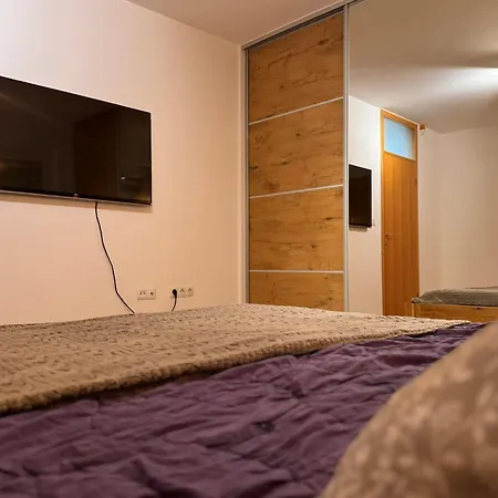 Luxurious 4bdr Retreat With Cozy Fireplace 塞拉耶佛