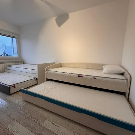 Luxurious 4bdr Retreat With Cozy Fireplace 别墅