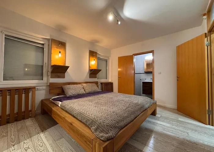 Luxurious 4bdr Retreat With Cozy Fireplace Vila