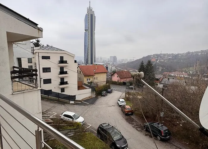 Luxurious 4bdr Retreat With Cozy Fireplace Vila Sarajevo