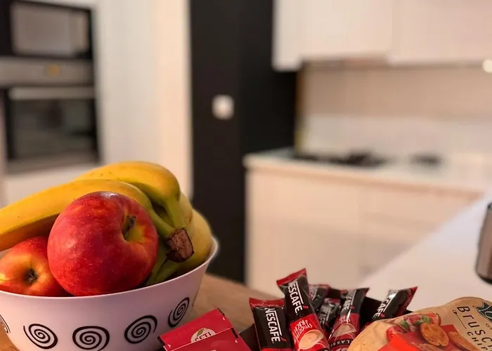 Luxurious 4bdr Retreat With Cozy Fireplace Vila