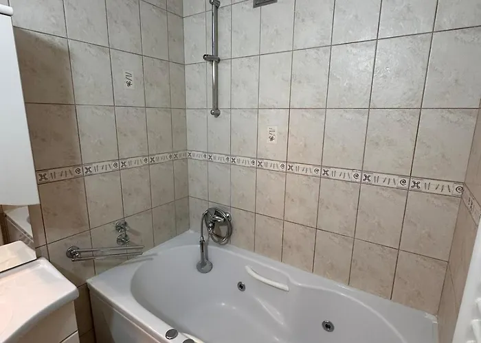 Vila Luxurious 4bdr Retreat With Cozy Fireplace *