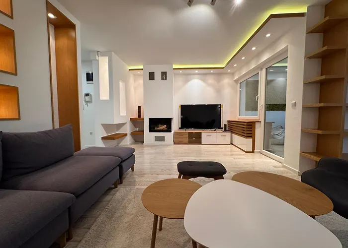 Vila Luxurious 4bdr Retreat With Cozy Fireplace